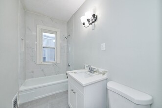 10 Lafield St in Boston, MA - Foto de edificio - Building Photo