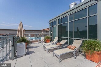 2425 L St NW in Washington, DC - Building Photo - Building Photo