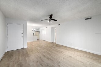 2757 Hidden Lake Blvd in Sarasota, FL - Building Photo - Building Photo