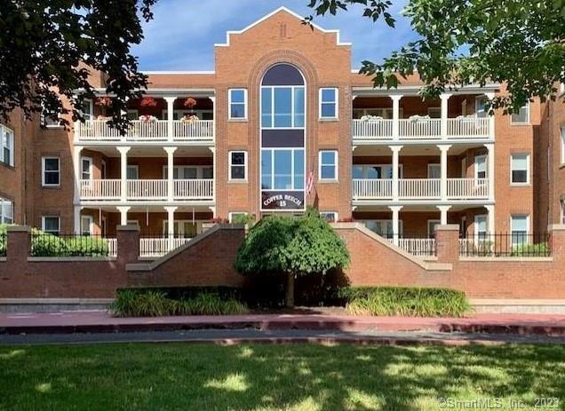15 Highland St in West Hartford, CT - Building Photo - Building Photo