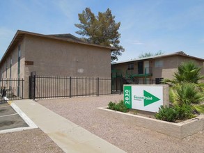 Sienna Pointe Apartments in Phoenix, AZ - Building Photo - Building Photo