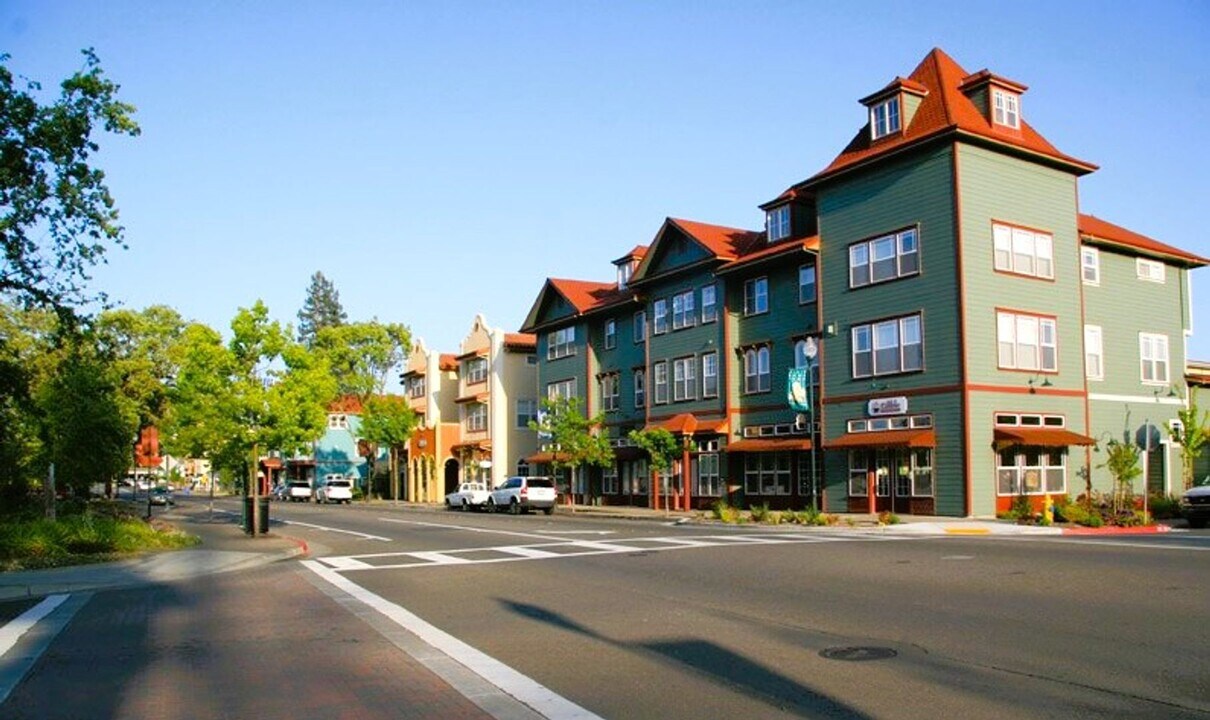 234 Windsor River Rd in Windsor, CA - Building Photo