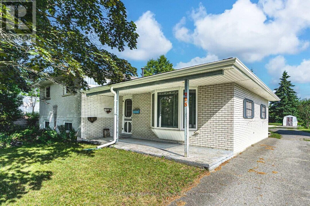 223 Phillips St in Barrie, ON - Building Photo