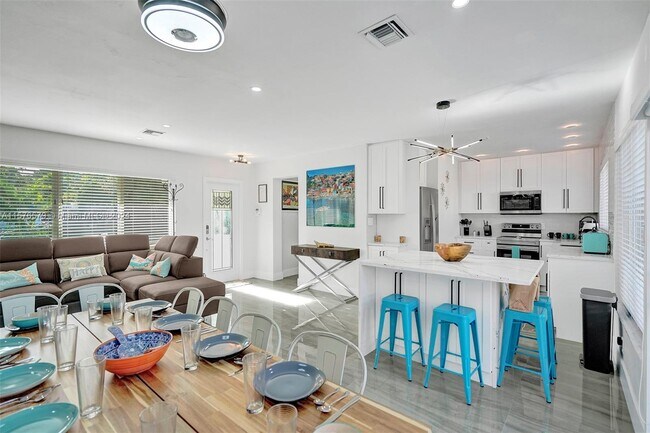 property at 1800 N Victoria Park Rd