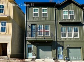 1373 Breezy Cir in Atlanta, GA - Building Photo