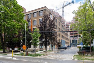 462 Wellington St W in Toronto, ON - Building Photo