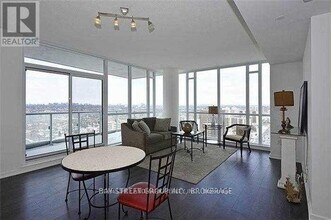 66 Forest Manor Rd in Toronto, ON - Building Photo - Building Photo