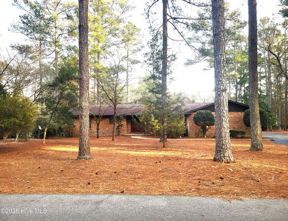 100 Westchester Cir in Pinehurst, NC - Building Photo