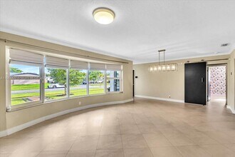 5250 SW 4th Ct in Plantation, FL - Building Photo - Building Photo
