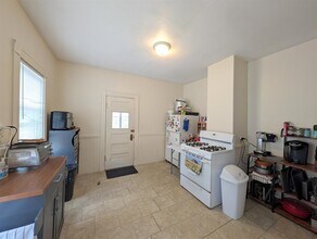 11 Porter St, Unit 3 in Somerville, MA - Building Photo - Building Photo