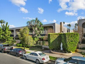 5282 Lindley Ave in Los Angeles, CA - Building Photo - Building Photo