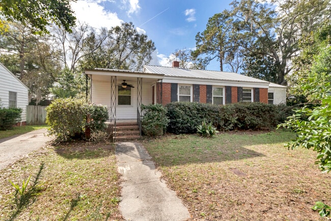 property at 23 N Parkwood Dr