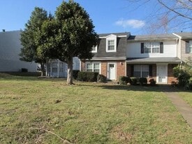132 Pebble Ct in Bowling Green, KY - Building Photo