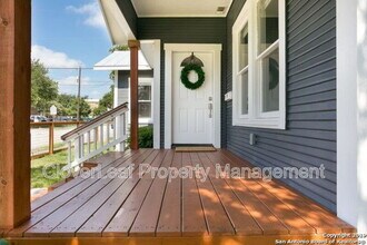 803 Burleson St in San Antonio, TX - Building Photo - Building Photo