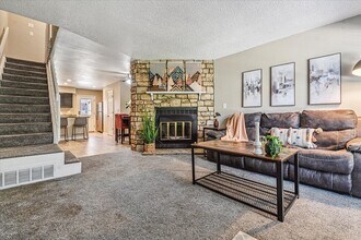12059 E Hoye Dr in Aurora, CO - Building Photo - Building Photo