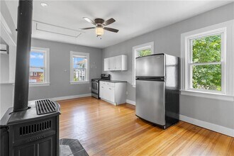 291 Maple Ave in Barrington, RI - Building Photo - Building Photo