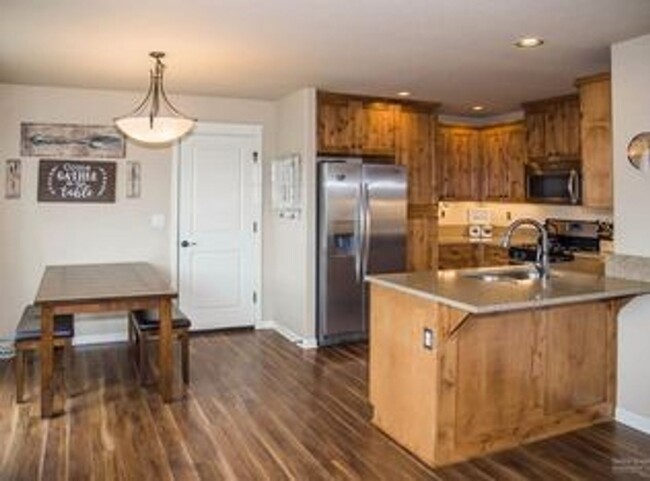 20240 Badger Rd in Bend, OR - Foto de edificio - Building Photo