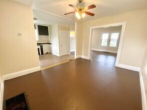 2302 10th St NW in Canton, OH - Foto de edificio - Building Photo