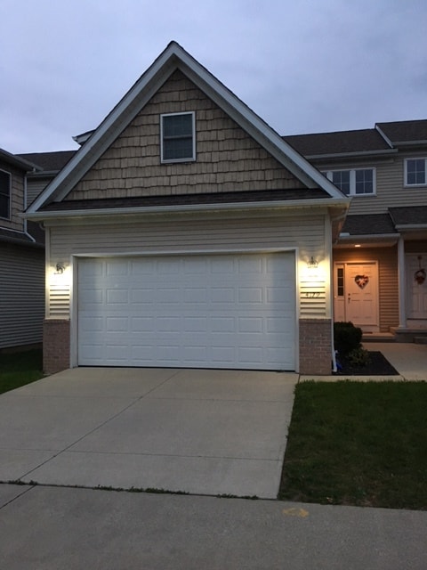 4187 Westbrook Dr in Brooklyn, OH - Building Photo