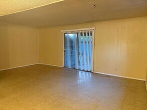 504 W Byrd Blvd in Universal City, TX - Building Photo - Building Photo
