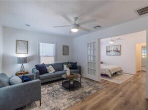 906 Capitol Ct in Austin, TX - Building Photo - Building Photo