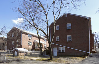 Throckmorton Apartments in Eatontown, NJ - Building Photo - Building Photo