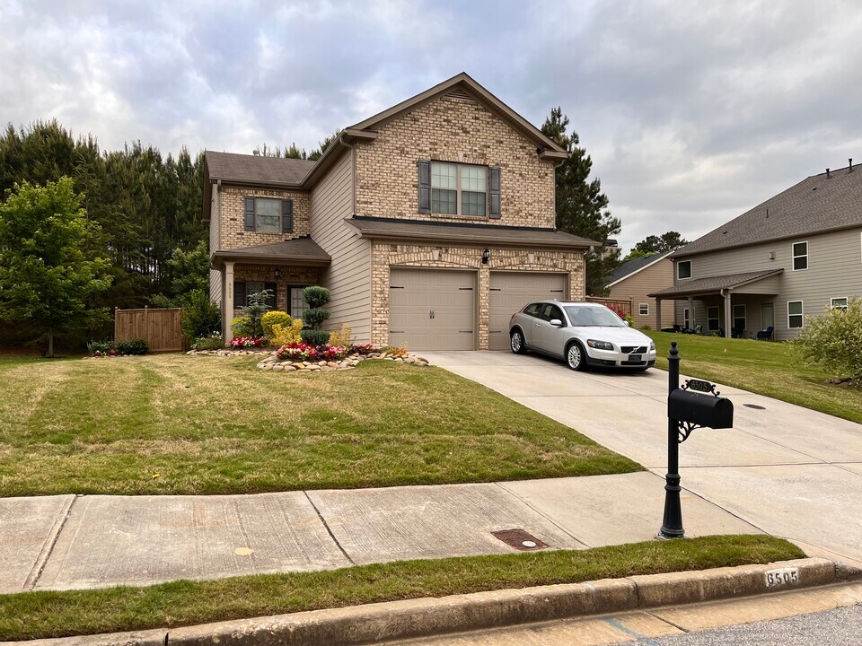 6505 Muirfield Pt in Fairburn, GA - Foto de edificio
