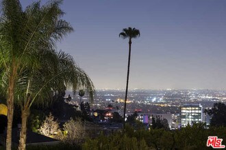 1456 Sunset Plaza Dr in Los Angeles, CA - Building Photo - Building Photo