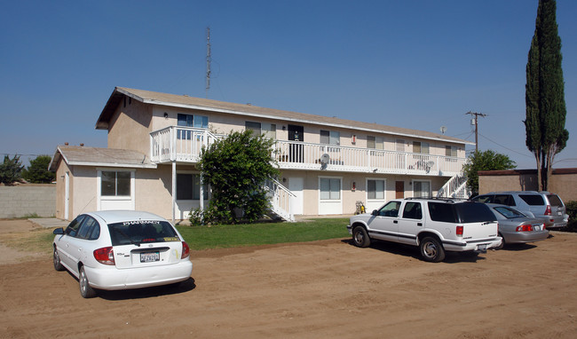 15941 Tokay St in Victorville, CA - Foto de edificio - Building Photo