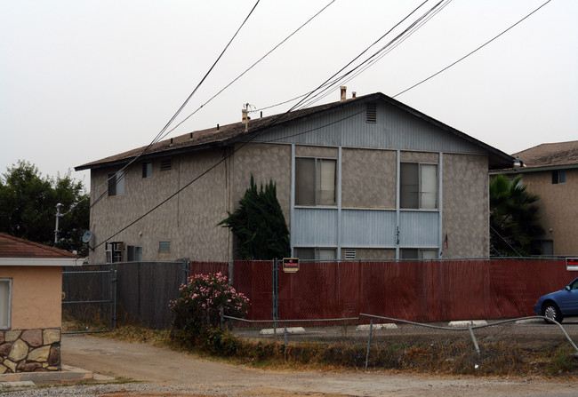 1218 Presioca St in Spring Valley, CA - Foto de edificio - Building Photo