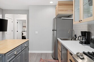2644 33rd St, Unit B in Sacramento, CA - Building Photo - Building Photo