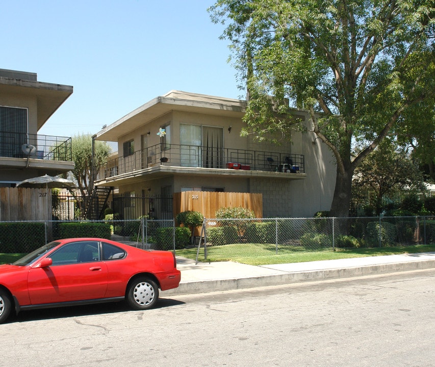 215 W Cypress Ave in Monrovia, CA - Building Photo