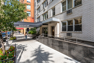 215 E 80th St in New York, NY - Building Photo - Building Photo