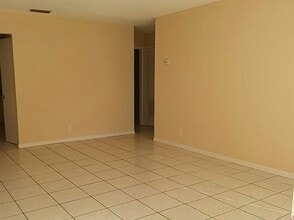 2009 N Kelley Ave in Kissimmee, FL - Building Photo - Building Photo