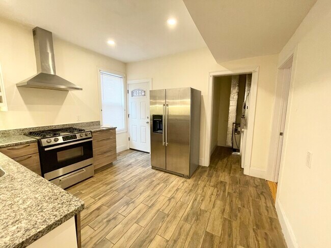 27 Edison Grn, Unit 2T in Boston, MA - Foto de edificio - Building Photo