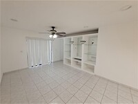 112 NW 93rd Ave, Unit 104 in Pembroke Pines, FL - Foto de edificio - Building Photo