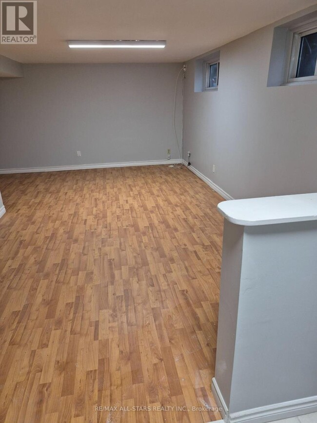 10 Thornbeck Dr in Toronto, ON - Building Photo - Building Photo