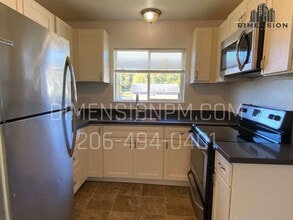 218 N E St, Unit 4 in Aberdeen, WA - Building Photo - Building Photo