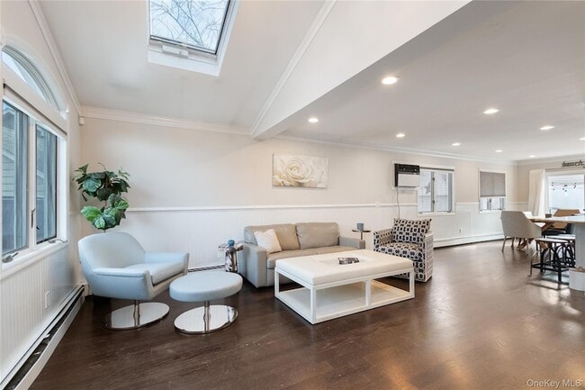 6 Charles Pl in Bayville, NY - Building Photo - Building Photo