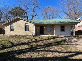 8131 Jamesbrook Dr in Southaven, MS - Building Photo