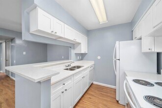 6415 S Lake Houston Pkwy in Houston, TX - Building Photo - Building Photo