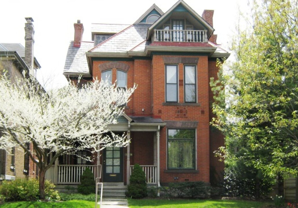 147-149-149 W Hubbard Ave in Columbus, OH - Foto de edificio
