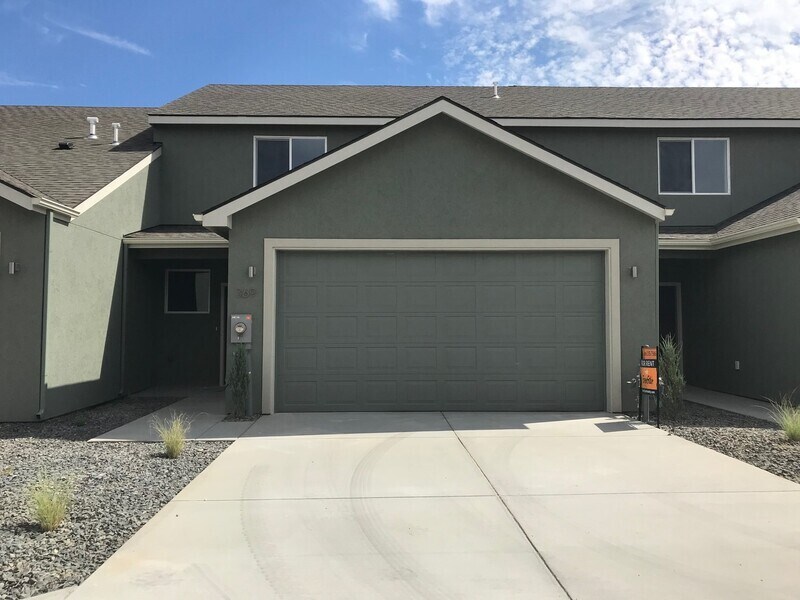 369 E 10th Pl in Kennewick, WA - Building Photo