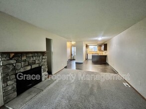 8666 Decatur St in Westminster, CO - Foto de edificio - Building Photo