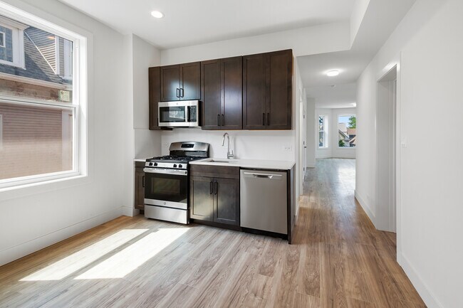 1921 W Summerdale Ave, Unit 2F in Chicago, IL - Building Photo - Building Photo