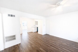 1207 N Oliver St in Wichita, KS - Building Photo - Building Photo