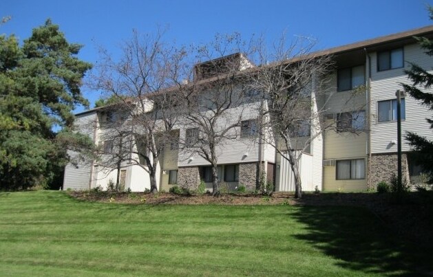 Briarhill Apartments in Eden Prairie, MN - Foto de edificio - Building Photo