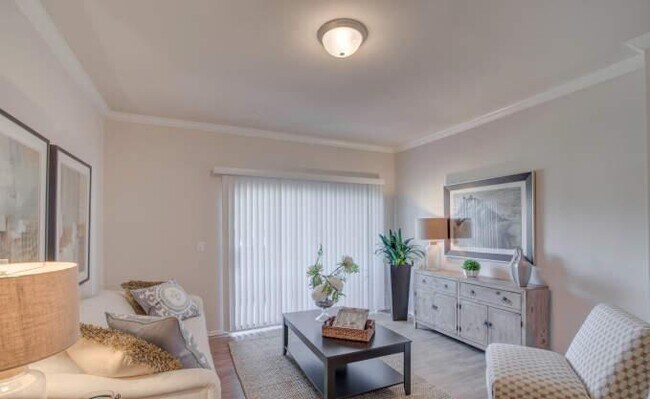 7055 Hollister St in Houston, TX - Building Photo - Building Photo