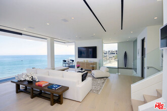 26122 Pacific Coast Hwy in Malibu, CA - Building Photo - Building Photo