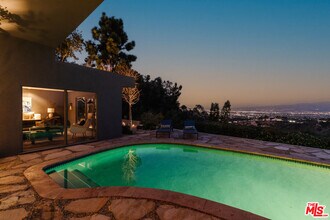 8559 Edwin Dr in Los Angeles, CA - Building Photo - Building Photo